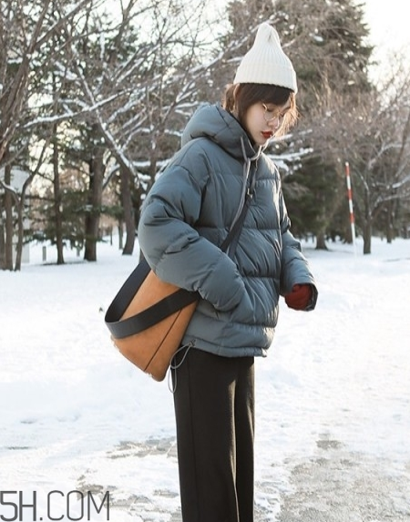 羽絨服搭配什么褲子好看？羽絨服搭配推薦