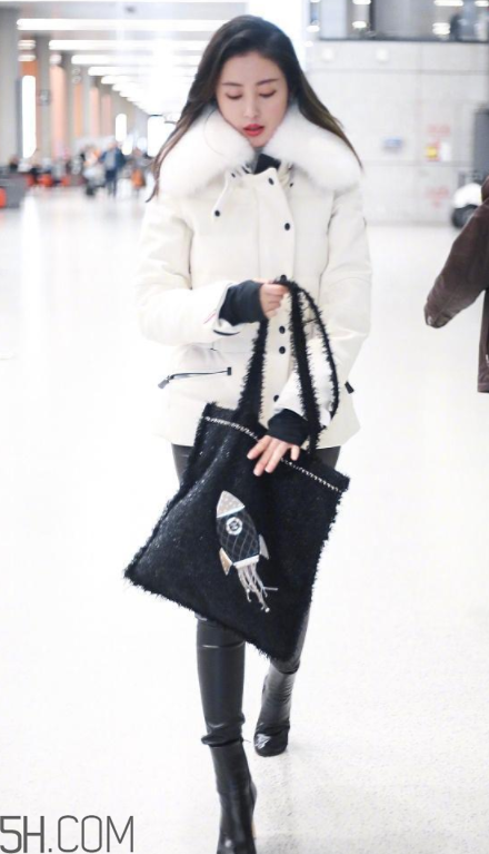 羽絨服搭配什么褲子好看？羽絨服搭配推薦