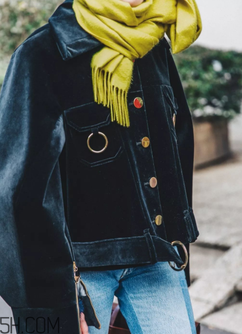 圍巾與大衣怎么搭配？灰色圍巾怎么搭配？