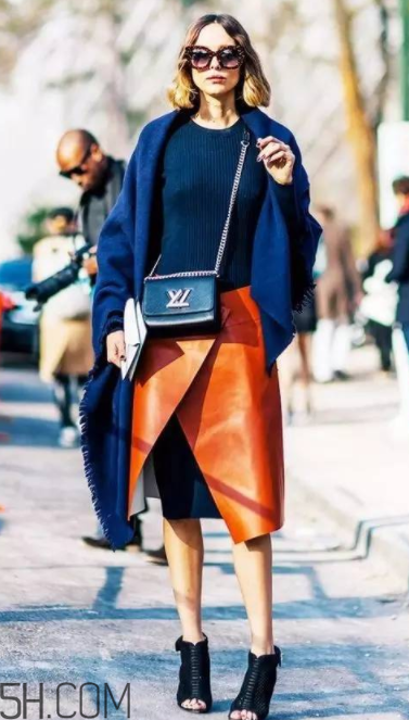 橘色衣服怎么搭配？橘色衣服搭配指南