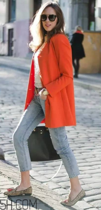 橘色衣服怎么搭配？橘色衣服搭配指南