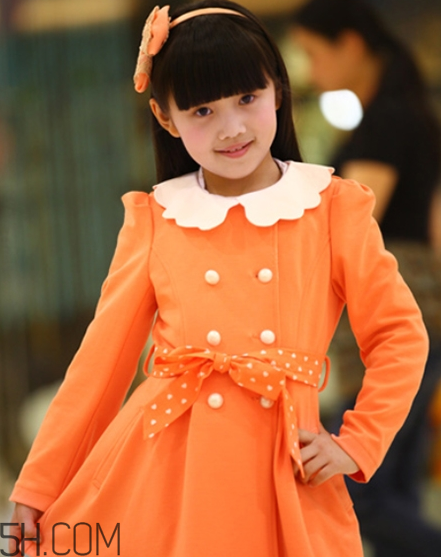 橘色衣服怎么搭配？橘色衣服搭配指南