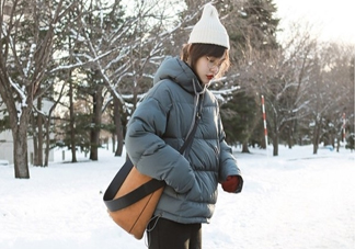 羽絨服搭配什么褲子好看？羽絨服搭配推薦