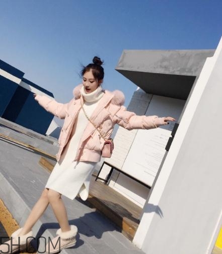 粉色羽絨服配什么鞋子？粉色羽絨服搭配鞋子圖片