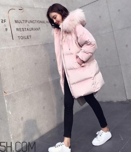 粉色羽絨服配什么鞋子？粉色羽絨服搭配鞋子圖片