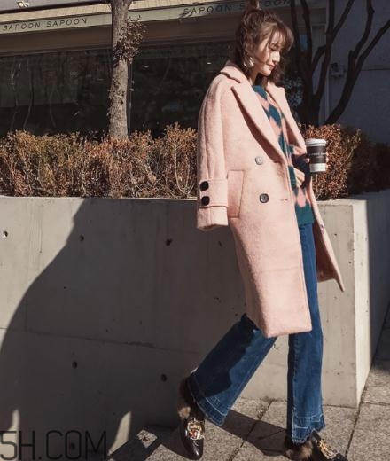 粉色大衣搭配什么鞋子？粉色大衣搭配鞋子圖片