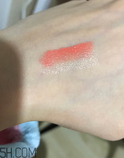 蘭芝v型雙色唇膏真人試色 蘭芝v型雙色唇膏適合黃皮嗎？