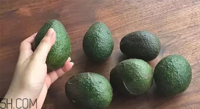 牛油果和牛奶可以一起吃嗎？牛油果和牛奶可以榨汁嗎？