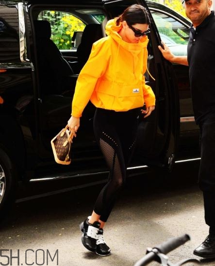 沖鋒衣搭配什么鞋子？沖鋒衣搭配鞋子圖片