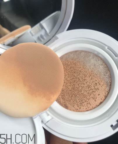 蘭蔻小粉盒氣墊粉底液PO-01試色_使用心得 蘭蔻小粉盒氣墊粉底液PO-01試色_使用心得