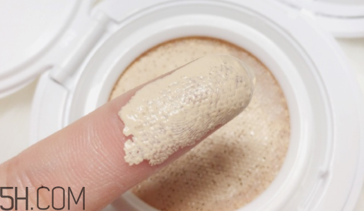 蘭蔻小粉盒氣墊粉底液PO-01試色_使用心得 蘭蔻小粉盒氣墊粉底液PO-01試色_使用心得