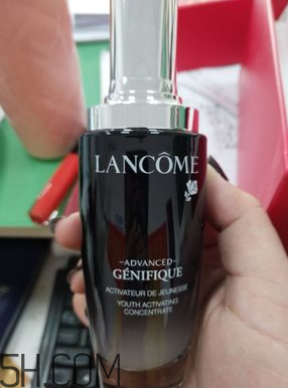 肌底液和精華有什么區(qū)別？蘭蔻小黑瓶可以單獨(dú)用嗎？