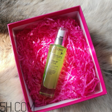 蘭蔻水光瓶后續(xù)要疊加面霜嗎？可以和精華疊加嗎？