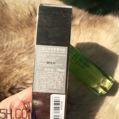 蘭蔻水光瓶后續(xù)要疊加面霜嗎？可以和精華疊加嗎？