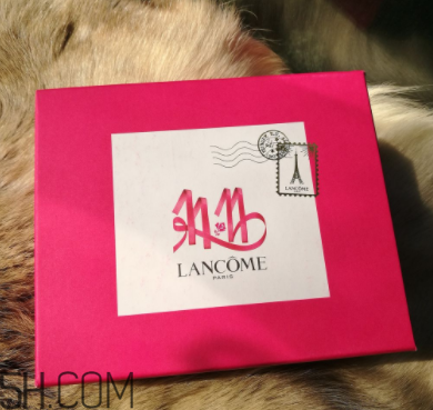 蘭蔻水光瓶后續(xù)要疊加面霜嗎？可以和精華疊加嗎？