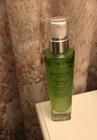 蘭蔻水光瓶適合什么年齡使用？蘭蔻水光瓶適合輕齡肌嗎？