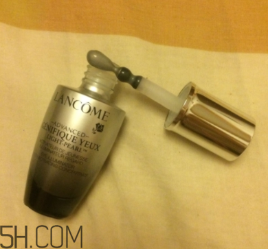 蘭蔻小黑瓶大眼精華什么時候用？早上還是晚上？