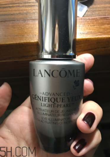 蘭蔻小黑瓶大眼精華什么時候用？早上還是晚上？