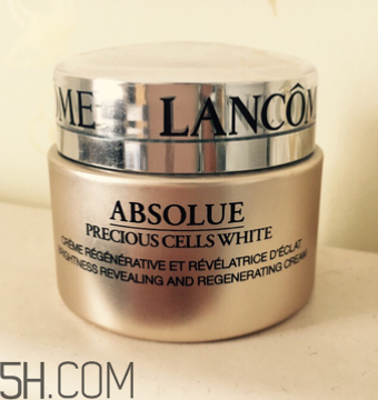 蘭蔻菁純眼霜與小黑瓶眼霜有什么區(qū)別？哪個好用？