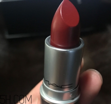 mac魅可和露華濃哪個好？mac魅可和露華濃口紅對比