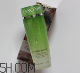 蘭蔻水光潤養(yǎng)美容液油不油？適合油皮嗎？