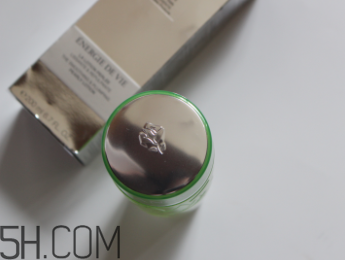 蘭蔻水光潤養(yǎng)美容液油不油？適合油皮嗎？