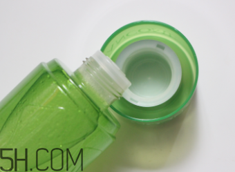 蘭蔻水光潤養(yǎng)美容液油不油？適合油皮嗎？