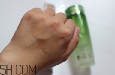 蘭蔻水光潤養(yǎng)美容液油不油？適合油皮嗎？