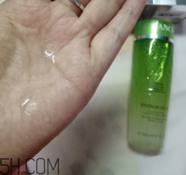 蘭蔻水光潤養(yǎng)美容液油不油？適合油皮嗎？