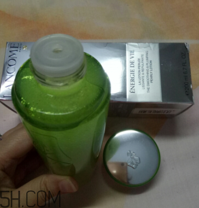 蘭蔻水光潤養(yǎng)美容液油不油？適合油皮嗎？