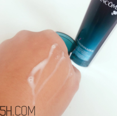 蘭蔻美膚修護(hù)精華乳有刺激嗎？適合敏感肌嗎？