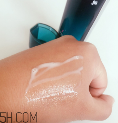 蘭蔻美膚修護(hù)精華乳有刺激嗎？適合敏感肌嗎？