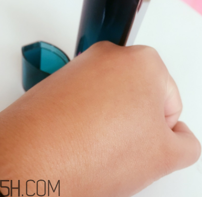 蘭蔻美膚修護(hù)精華乳有刺激嗎？適合敏感肌嗎？