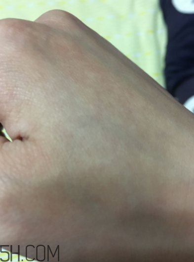 蘭蔻美膚修護(hù)精華乳有刺激嗎？適合敏感肌嗎？