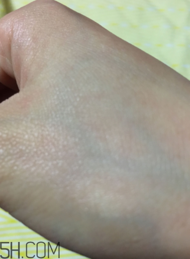 蘭蔻美膚修護(hù)精華乳有刺激嗎？適合敏感肌嗎？