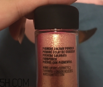 mac人魚姬眼影飛粉嗎？mac魅可人魚姬眼影粉持久嗎