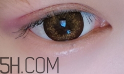 mac人魚姬眼影飛粉嗎？mac魅可人魚姬眼影粉持久嗎