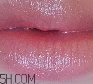 mac人魚姬眼影飛粉嗎？mac魅可人魚姬眼影粉持久嗎