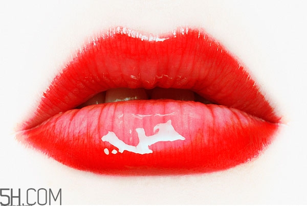 冬天嘴唇干裂脫皮怎么辦 4大原因解決方法 冬天嘴唇干裂脫皮怎么辦 4大原因解決方法