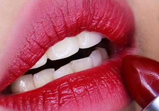 mac魅可和露華濃哪個(gè)好？mac魅可和露華濃口紅對比