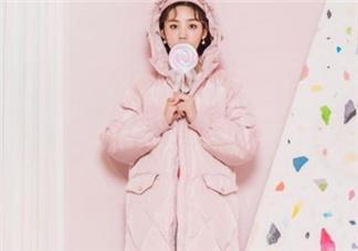 粉色羽絨服配什么鞋子？粉色羽絨服搭配鞋子圖片