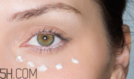 先抹眼霜還是先抹乳液？sk2眼霜價格是多少？