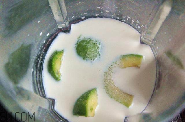 牛油果和牛奶可以一起吃嗎？牛油果和牛奶可以榨汁嗎？