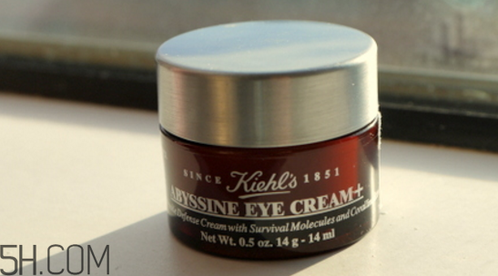 去皺眼霜哪個(gè)牌子好？眼霜和眼部精華液的用法順序