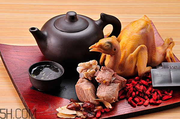 阿膠糕和阿膠固元膏的區(qū)別 3點即可判別