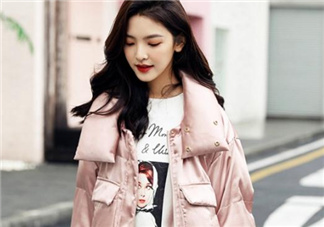 粉色羽絨服里面怎么搭配？粉色羽絨服內(nèi)搭什么？
