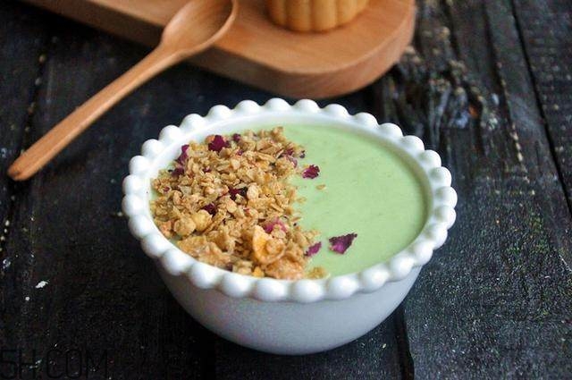 牛油果和牛奶可以一起吃嗎？牛油果和牛奶可以榨汁嗎？