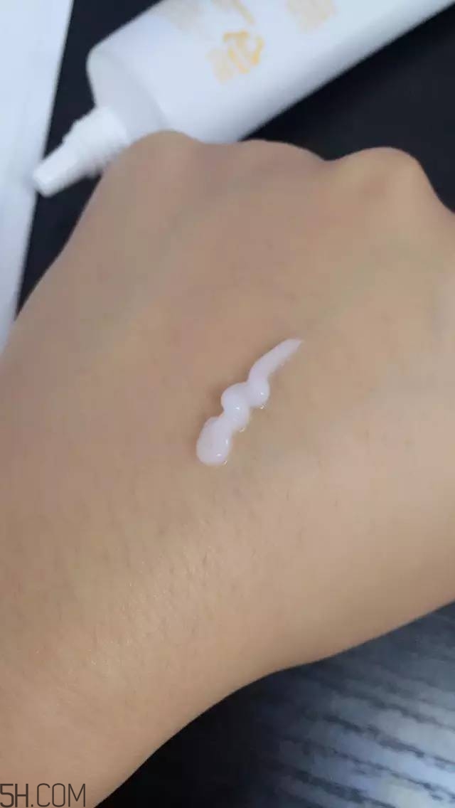 眼霜需要早晚都用嗎？ahc第五代眼霜效果怎么樣？