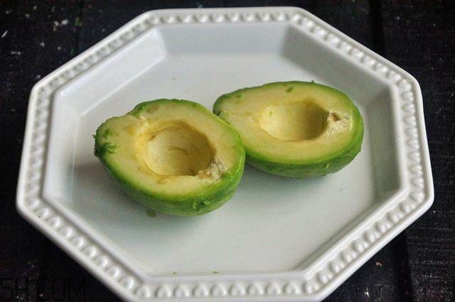 牛油果和牛奶可以一起吃嗎？牛油果和牛奶可以榨汁嗎？