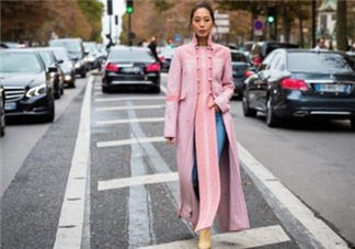 粉色大衣配什么褲子？粉色大衣搭配褲子圖片
